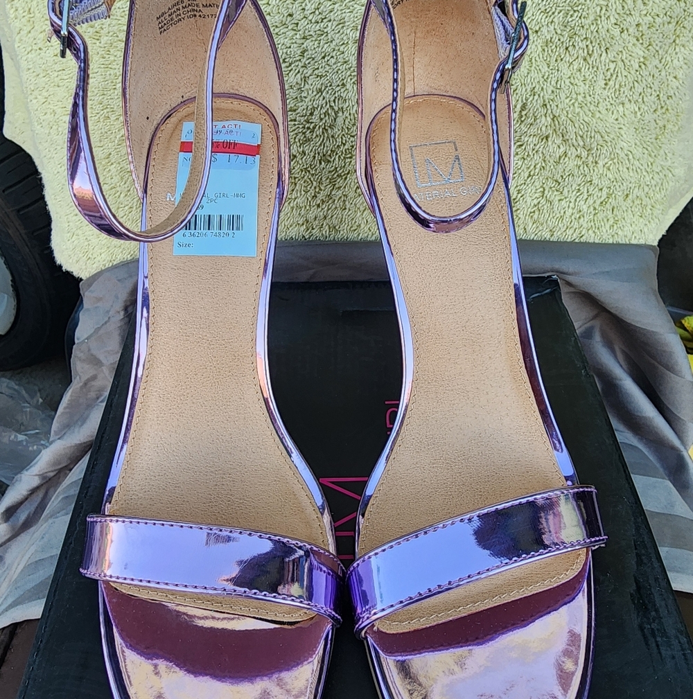 NWT HEELS SIZE 9 METALLIC LILAC WITH ANKLE BUCKLE BY MADDEN GIRL